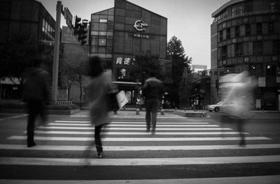 这一生，总是人来人往却没有人始终驻足