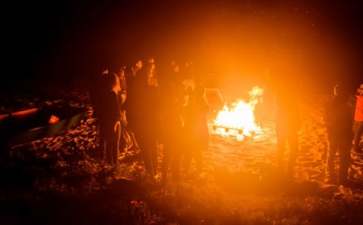 联欢篝火晚会主持词