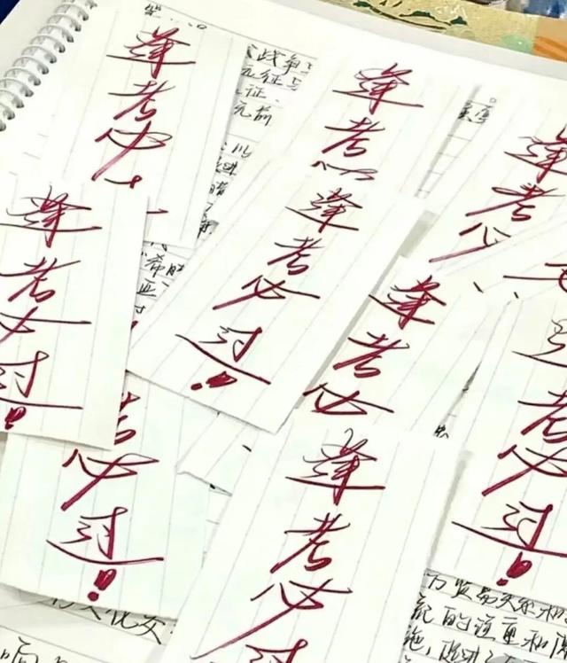 励志文案黑白壁纸(星空背景图片带字)