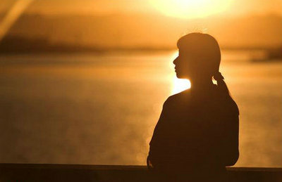 与其卑微的乞讨爱情，不如骄傲的走开