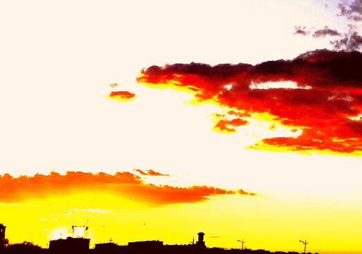 落日余晖霞满天