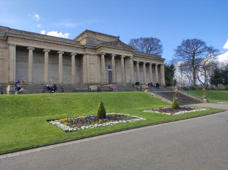 红墙内外，笑看人间