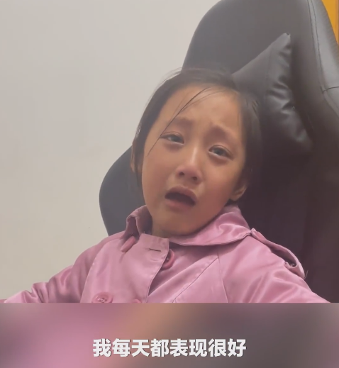 因爸爸不让玩 女儿抽泣控诉压力大：网友心疼 赞孩子比爹强