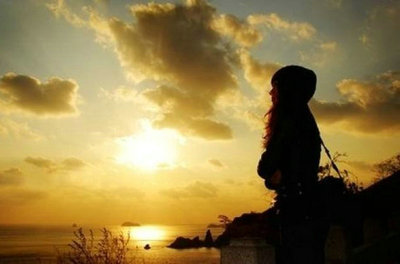 思念如同一杯柠檬汽水，不知道是无法相遇的酸