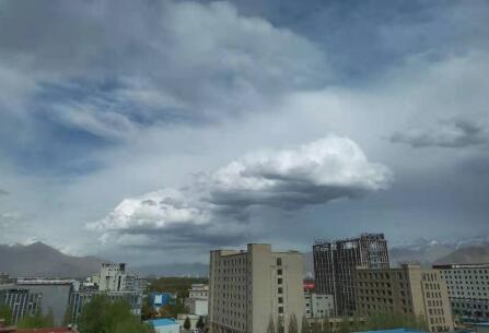 云自无心人自愁