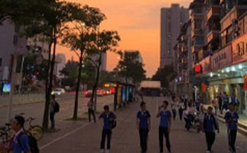 中学生简单大方的自我介绍(通用23篇)