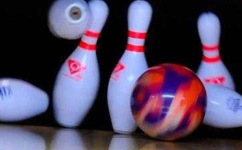 打保龄球的正确姿势