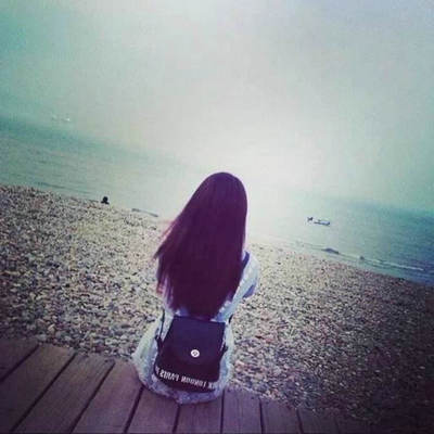 看着别人的故事，流着自己的眼泪