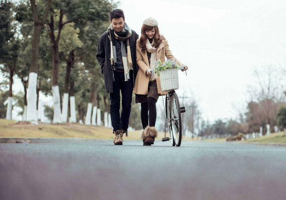 搭乘时光的列车，与过去渐行渐远