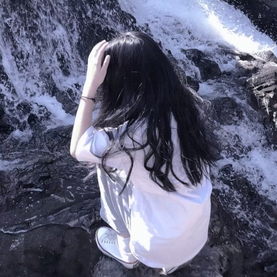 海边女生头像侧面唯美