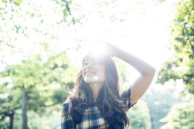 只有相信爱情，才能偶尔得到它的眷顾