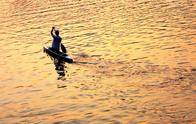 前面是绝路，希望在转角，梦在心中，路在脚下