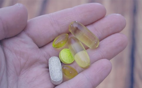 给玫瑰吃药三年级作文