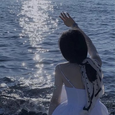 海边女生头像侧面唯美