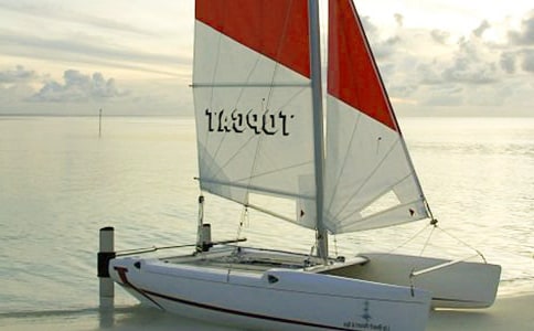 那叶红红的小帆船高二作文