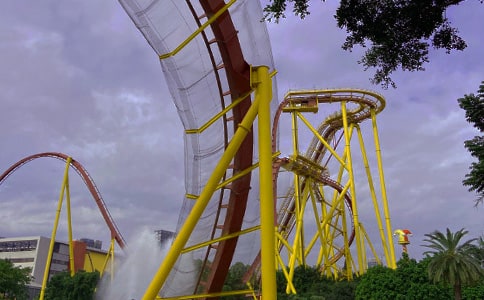 关于第一次坐过山车的作文