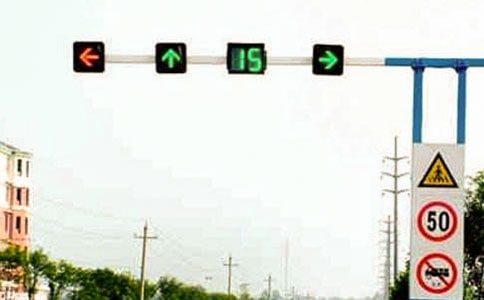 雨天红绿灯初一作文