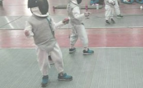 我穿上了击剑服三年级作文