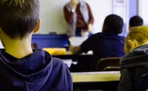 受教育的一件事小学六年级作文