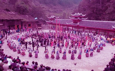 英雄是民族文化的灵魂初一作文