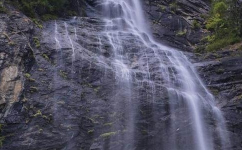 二年级描写瀑布的作文