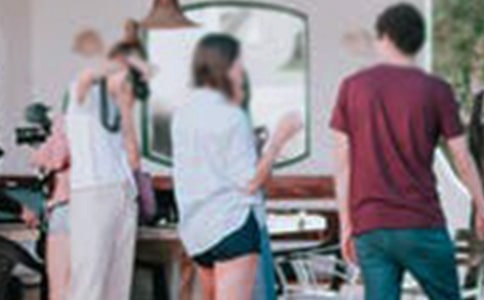 自学成才的业余演员三年级作文