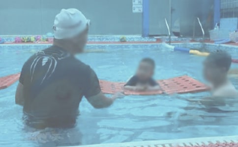 游泳也疯狂四年级作文