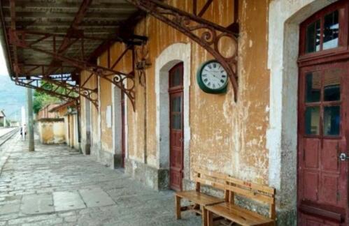 蒙自不只米线，还有石榴和芳华