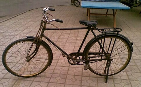 汽车和自行车二年级作文300字