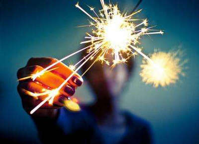 烟花形容人生的句子，人生如烟花的句子