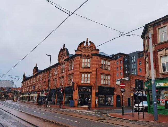 人潮涌动,满眼寂静