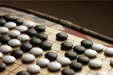 人生如下棋，深谋远虑者获胜