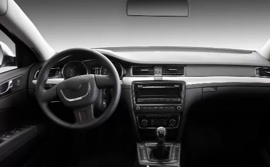 新车内的异味到底是怎么回事 去除新车内异味的八个小方法