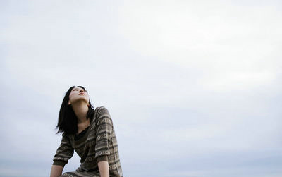 仰望天空的唯美句子说说带图片