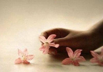 忘掉岁月,忘掉痛苦,忘掉你的坏,我们永不说再见