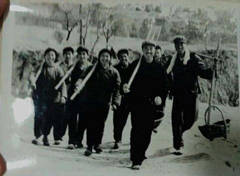 元东大队来了新社员