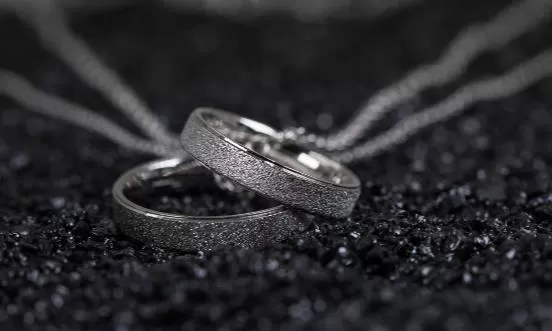 如何正确处理发黑银饰