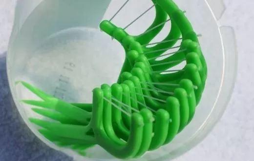 牙线使用小常识 牙线不可以重复使用